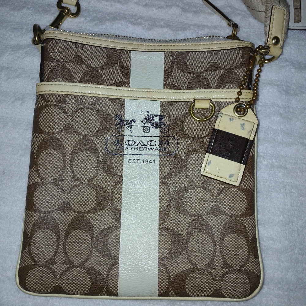 GUC, COACH, CROSSBODY, TAN PURSE.